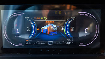 组合液晶仪表，科技感十足