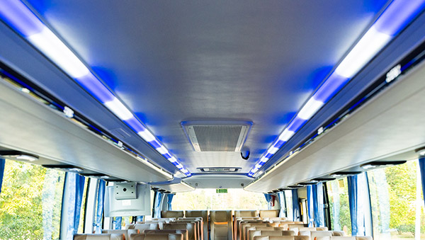 明亮舒适的驾乘氛围