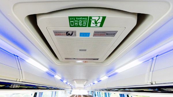 明亮舒适的驾乘氛围